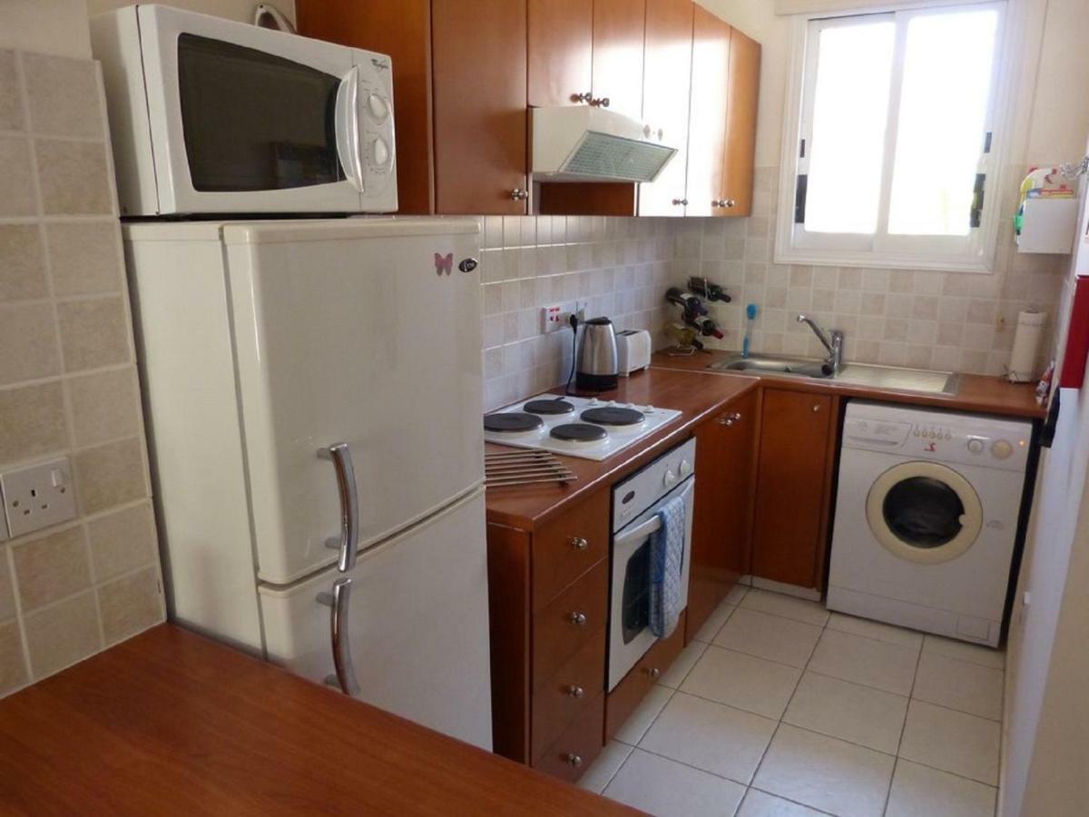 Aurora Townhouse - Complimentary Paphos Airport Transport Villa Exterior foto