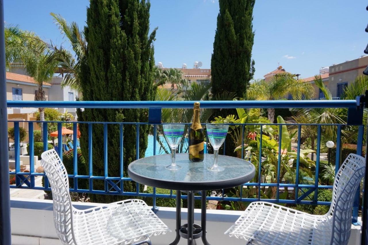 Aurora Townhouse - Complimentary Paphos Airport Transport Villa Exterior foto