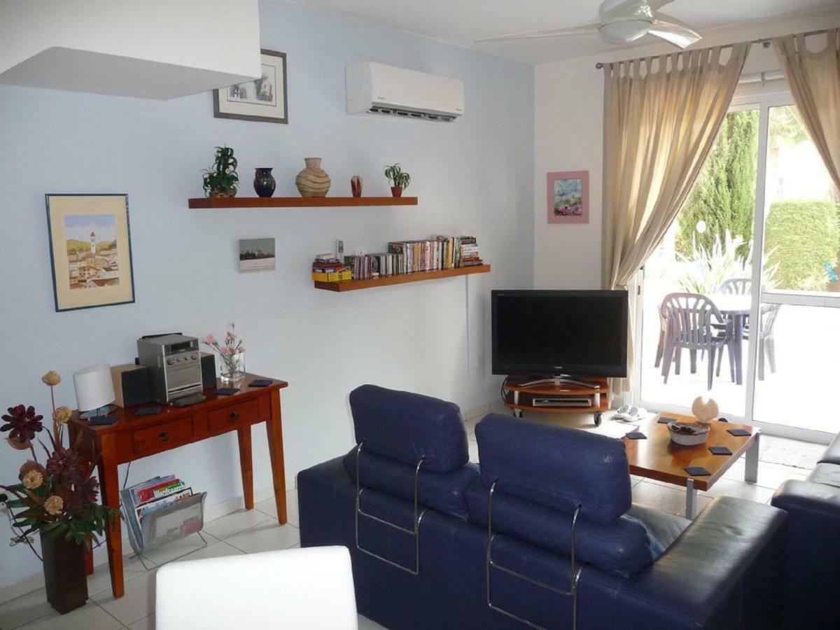 Aurora Townhouse - Complimentary Paphos Airport Transport Villa Exterior foto