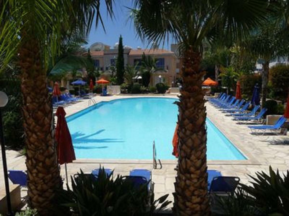 Aurora Townhouse - Complimentary Paphos Airport Transport Villa Exterior foto