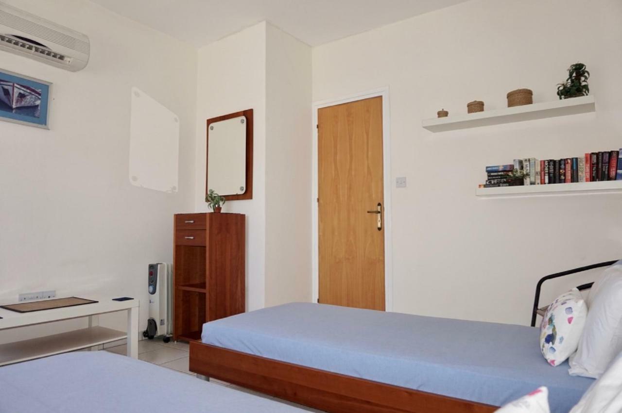 Aurora Townhouse - Complimentary Paphos Airport Transport Villa Exterior foto