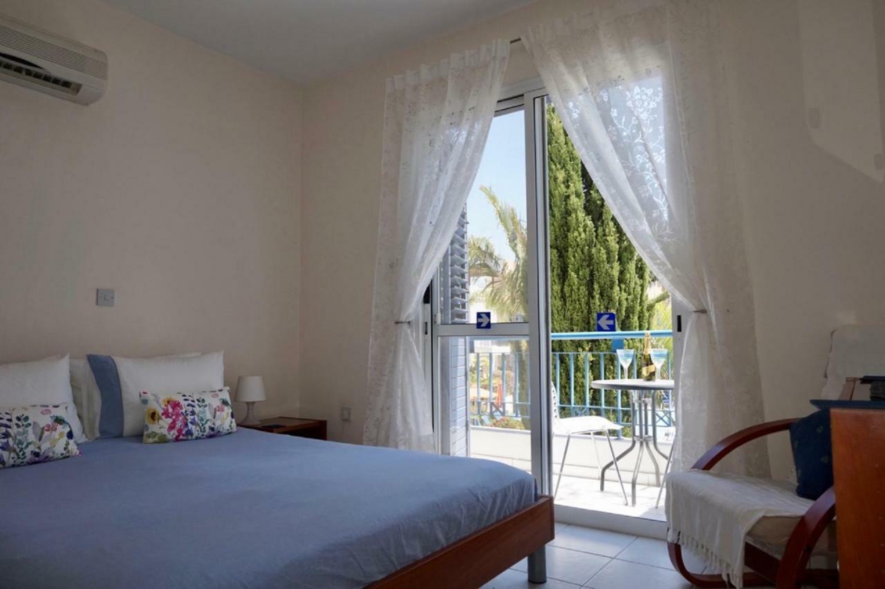 Aurora Townhouse - Complimentary Paphos Airport Transport Villa Exterior foto