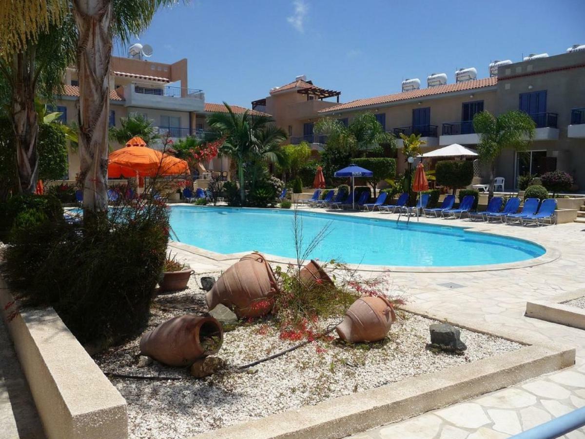 Aurora Townhouse - Complimentary Paphos Airport Transport Villa Exterior foto