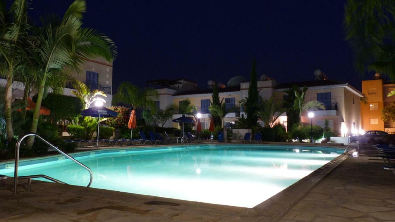 Aurora Townhouse - Complimentary Paphos Airport Transport Villa Exterior foto